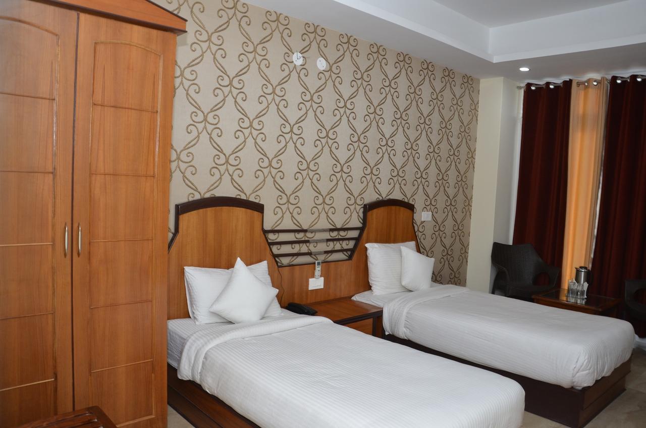 Chopra Residency Hotel Hamirpur Buitenkant foto